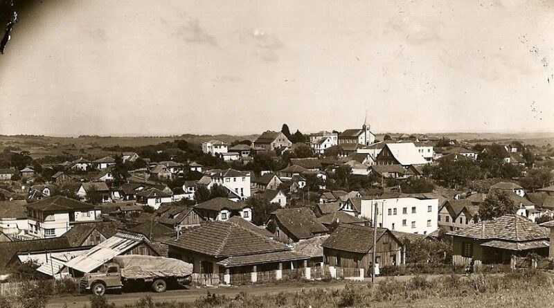 Vista panorâmica histórica de Curitibanos em preto e branco